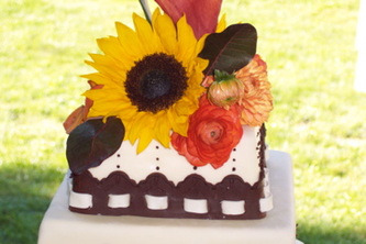 Summer flowers on a fresh chocolate embroidery border.
Fondant wedding cake in Raleigh, NC